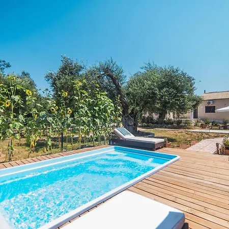 Holiday home Lavredakos
