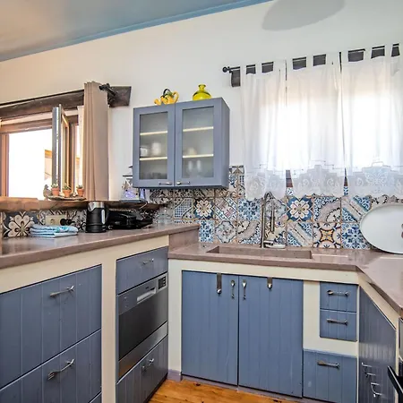 Holiday home Lavredakos