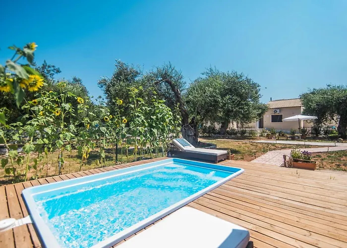 Holiday home Lavredakos