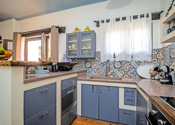 Holiday home Lavredakos